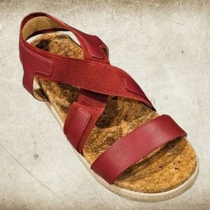 Adrienne Vittadini Women's "Prittin" Stretch Red Sport Strappy Sandal SZ 8.5